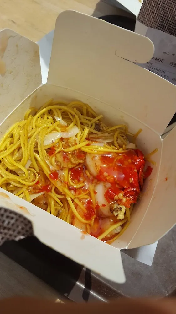 Nouilles Jaunes Aux Crevettes Au Curry Vert